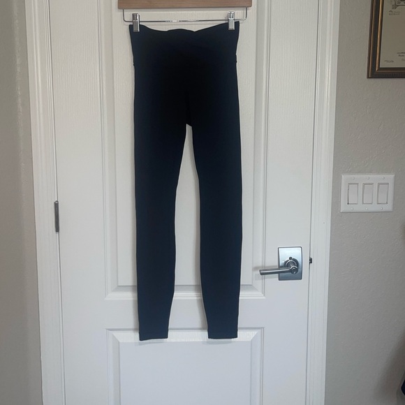 Lululemon Always On High-Rise Tight 28"
Black 2019 W5CELS $98 Everlux Sz 4 - Picture 2 of 7